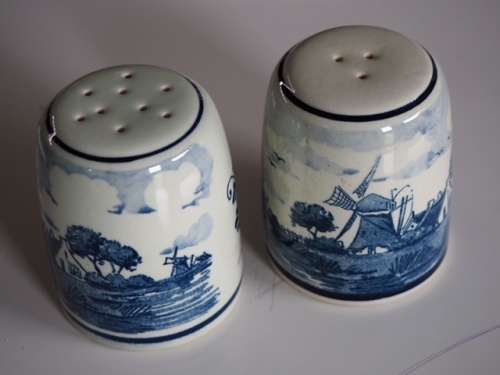 Distel delft salt and pepper shaker set - perfect condition