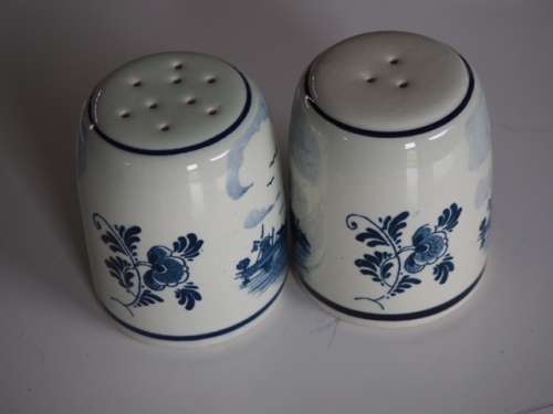 Distel delft salt and pepper shaker set - perfect condition