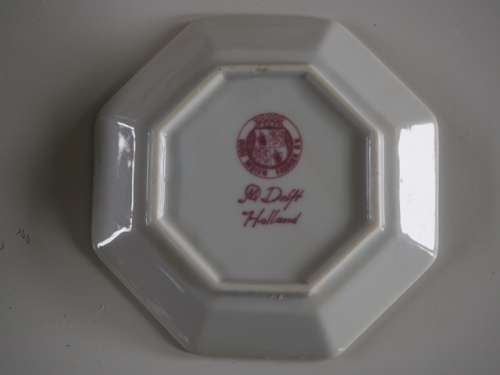 Small hexagonal red/pink delft plate - windmill scene