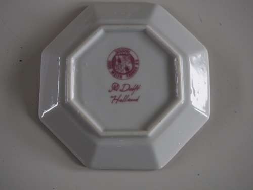 Small hexagonal red/pink delft plate - windmill scene