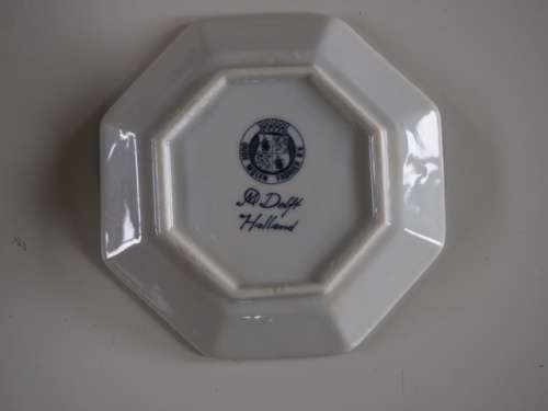 Small hexagonal delft plate - floral design