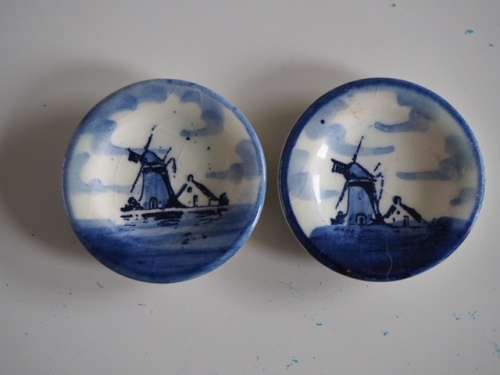 Lot of 2 small delft plates - for one bid