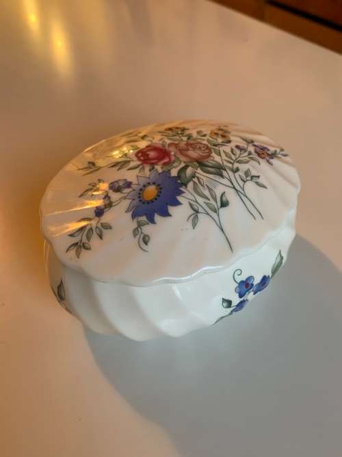 Wedgwood Avebury trinket box
