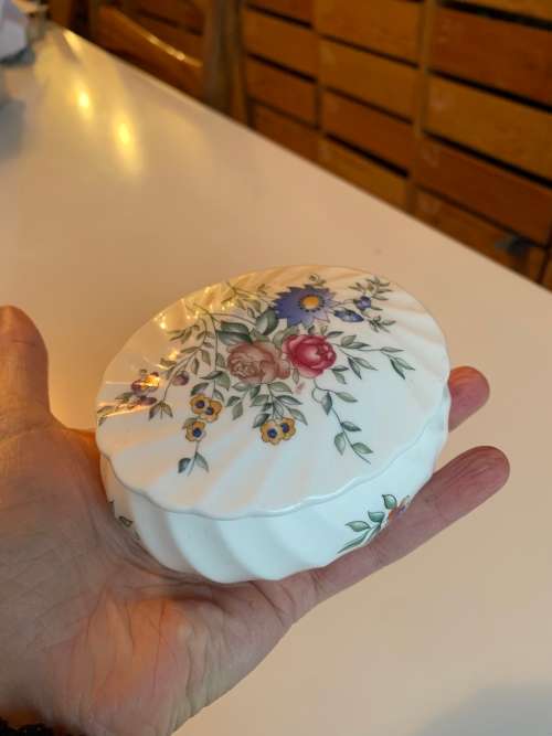 Wedgwood Avebury trinket box