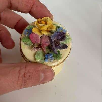 Beautiful pale yellow porcelain lidded trinket dish