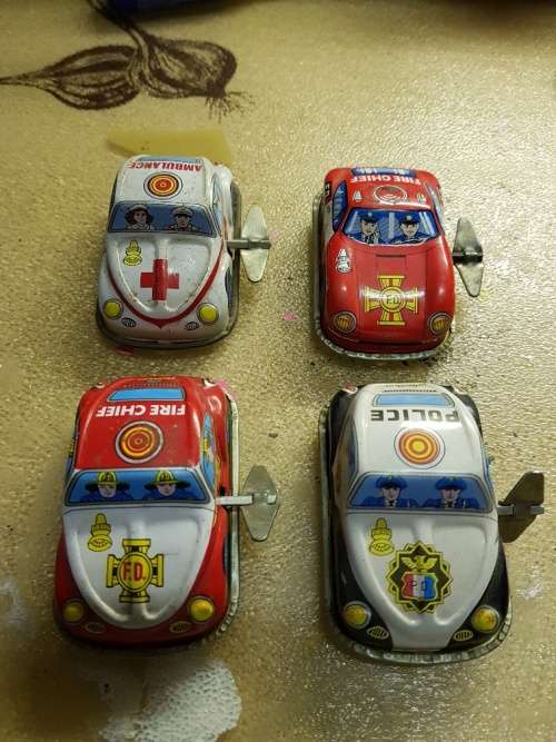 4x Vintage clockwork tin plate cars (80mm)