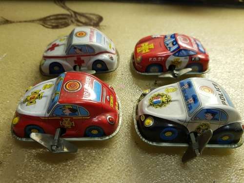 4x Vintage clockwork tin plate cars (80mm)