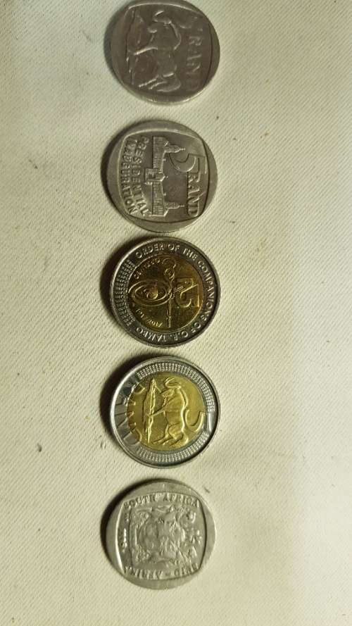 Mixed set of R5 rand coins.