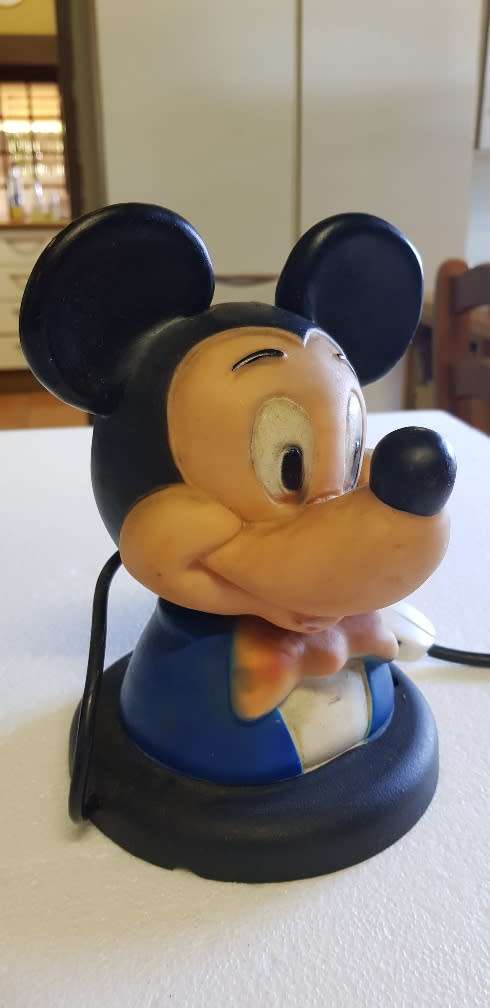 3 vintage bedside lamps in working condition. Nice lot