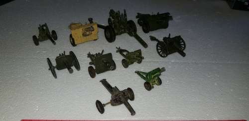 Lovely vintage set of Dinky lone star and crescent cannons. 10 in total