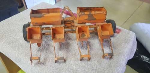 Vintage rare pressed Vetsak metal planter