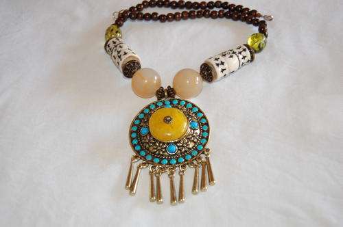 BEAUTIFULL AND STUNNING YELLOW GEOMETRY GRACE WOOD NEON GEM STATEMENT BIB NECKLACE