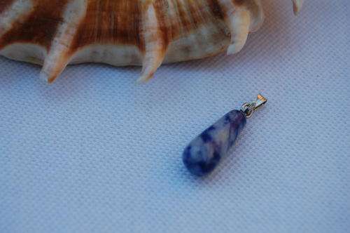 BEATIFULL BLUE AND WHITE NATURAL 3CM SODALITE GEMSTONE TEARDROP PENDANT