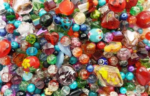 1.1 Kg (+/- 3300 piece)  Mix Beads & Findings -- Mix Packets