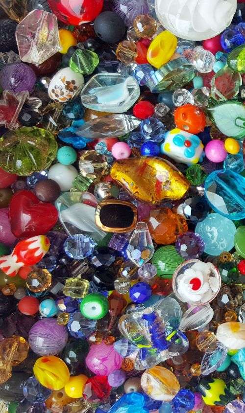 MASSIVE!! 2.2 Kg (+/- 8000 piece) Mix Beads  -- Mix Packets