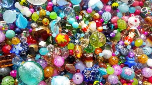 Massive** 2Kg **5200 Piece Glass Beads & Findings