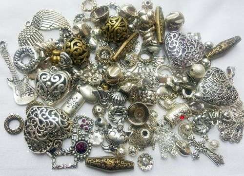 Massive** 2Kg **5200 Piece Glass Beads & Findings
