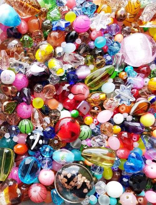 Weekend Special -- 1.8 Kg (+/- 5350 piece)  Mix Beads & Findings -- Mix Packets