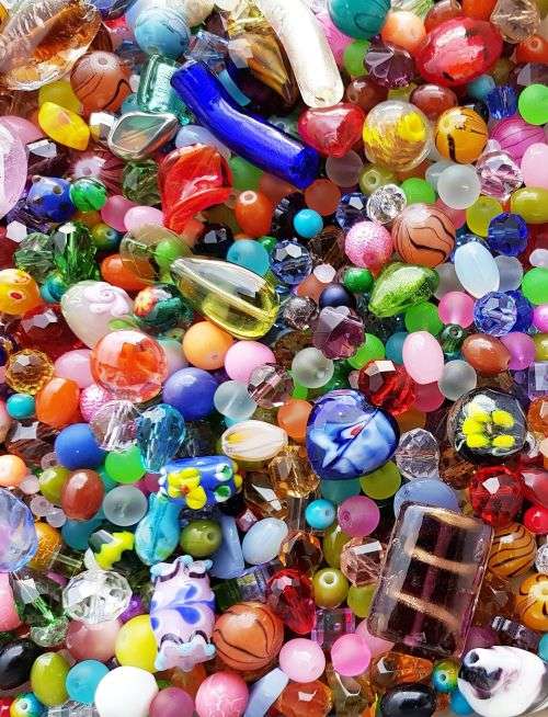 Weekend Special -- 1.8 Kg (+/- 5350 piece)  Mix Beads & Findings -- Mix Packets