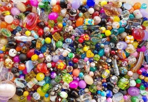 Weekend Special**Mix Lot ** 1.9 Kg  **3800 Piece Assorted Beads