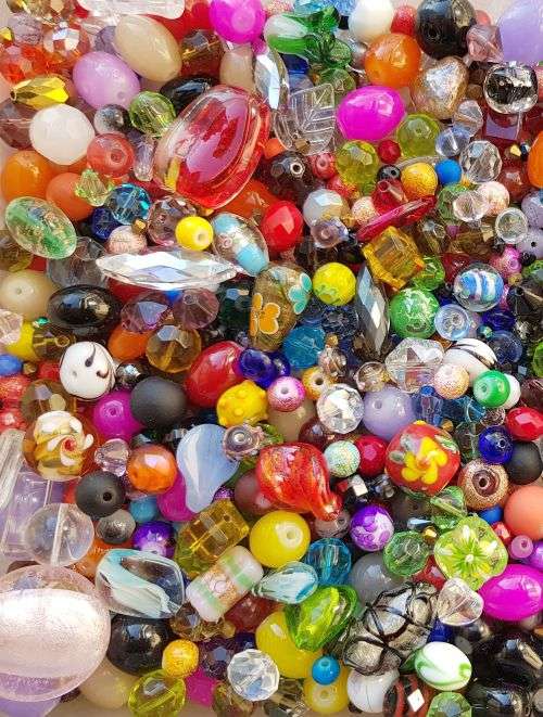 Weekend Special**Mix Lot ** 1.9 Kg  **3800 Piece Assorted Beads