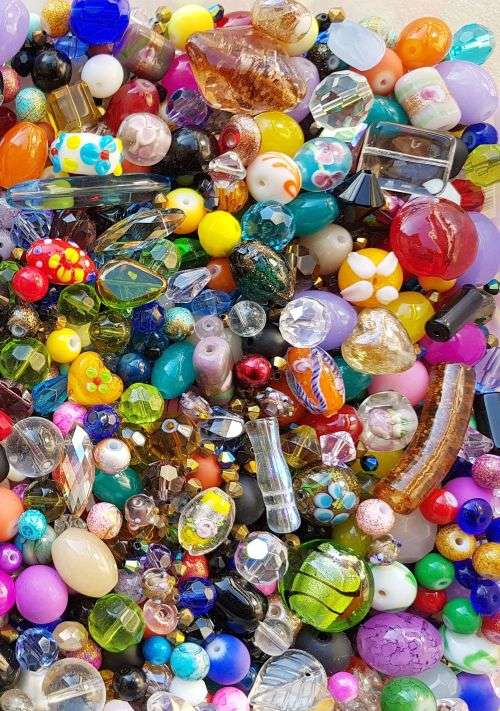Weekend Special**Mix Lot ** 1.9 Kg  **3800 Piece Assorted Beads