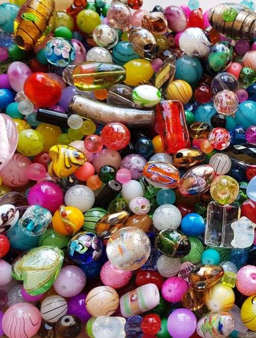 Crazy Wednesday**Free Shipping !!! See Description** 2.2Kg Glass Beads & Findings