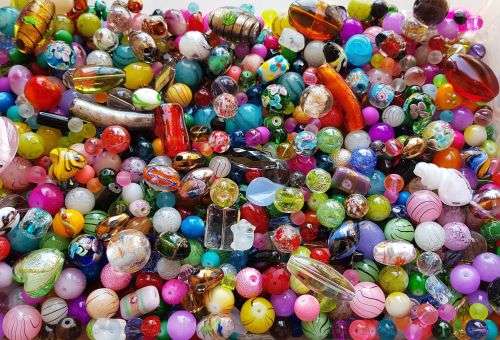 Crazy Wednesday**Free Shipping !!! See Description** 2.2Kg Glass Beads & Findings