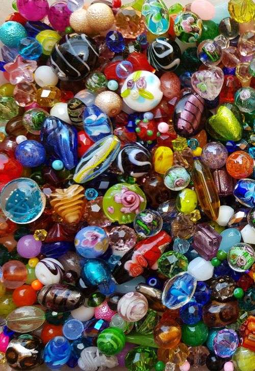 Weekend Special ** 2.2Kg  Assorted Glass Beads & Pearls- +/- 4500 Piece