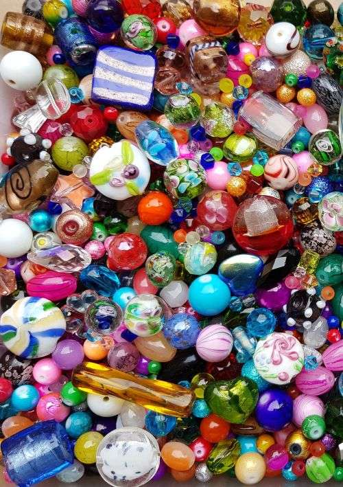 Weekend Special** 2.4 Kg  Assorted Glass Beads & Pearls- +/- 5450 Piece