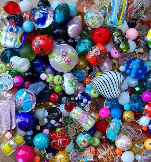 Weekend Special  ** 2.8 Kg  Assorted Beads & Glass Pearls  +/-  6450 Pc