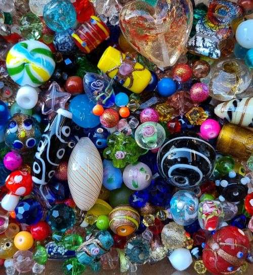 Weekend Special  ** 2.8 Kg  Assorted Beads & Glass Pearls  +/-  6450 Pc