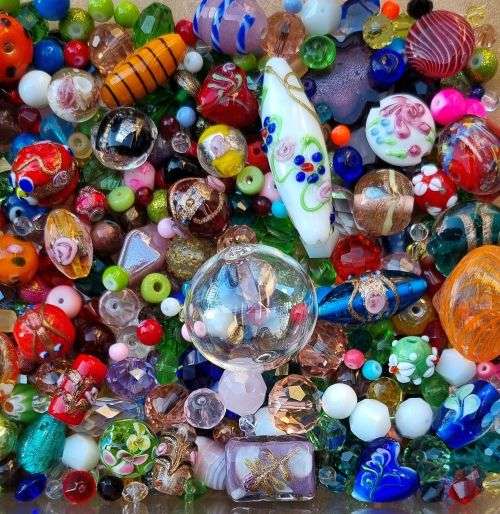 Weekend Special  ** 2.8 Kg  Assorted Beads & Glass Pearls  +/-  6450 Pc