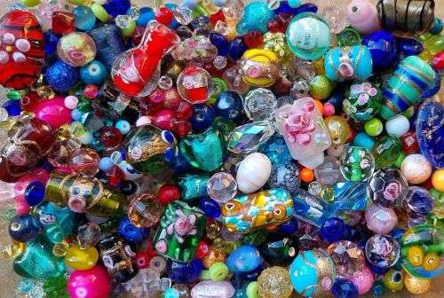 Weekend Special  ** 2.8 Kg  Assorted Beads & Glass Pearls  +/-  6450 Pc