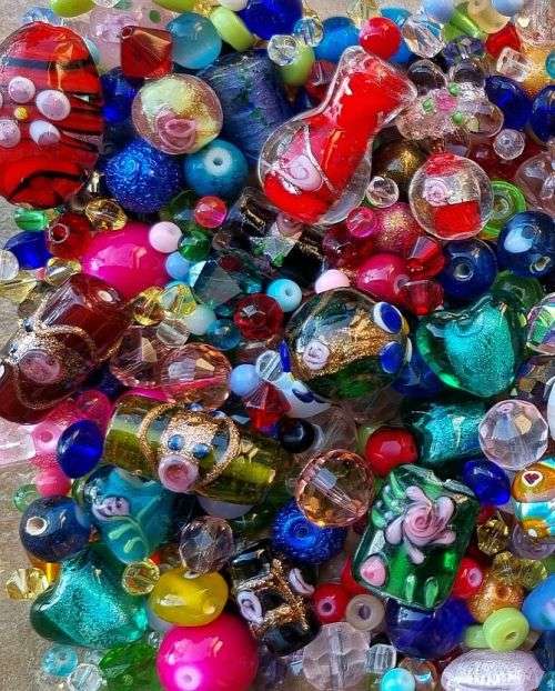Weekend Special  ** 2.8 Kg  Assorted Beads & Glass Pearls  +/-  6450 Pc