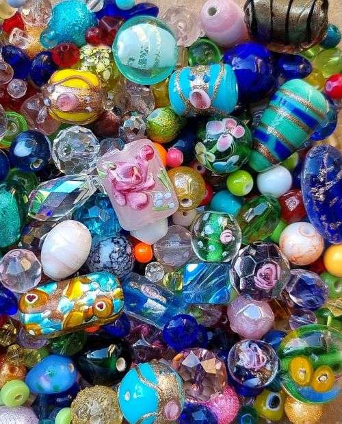 Weekend Special  ** 2.8 Kg  Assorted Beads & Glass Pearls  +/-  6450 Pc