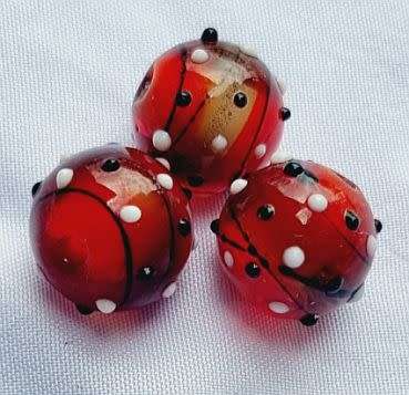 1Pc, Red, Black and White Detail Lampwork Glass  Beads  +/- 13 mm - Each