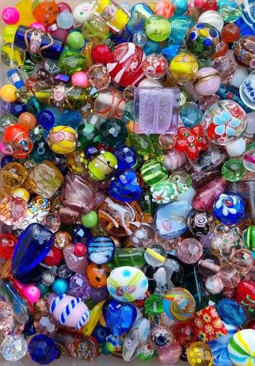 Crazy Wednesday  ** 1.6 Kg  Assorted Glass Beads and Glass Pearls  +/-  5100Pc