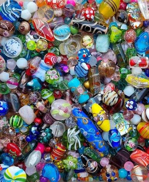 Crazy Wednesday  ** 1.6 Kg  Assorted Glass Beads and Glass Pearls  +/-  5100Pc