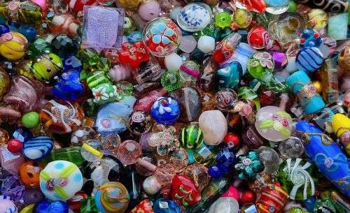 Crazy Wednesday  ** 1.6 Kg  Assorted Glass Beads and Glass Pearls  +/-  5100Pc