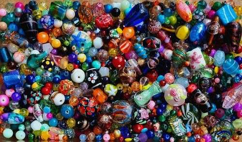 ^^Crazy Wednesday^^  2.8 Kg Assorted Beads  +/-  7400pc