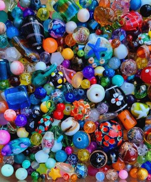 ^^Crazy Wednesday^^  2.8 Kg Assorted Beads  +/-  7400pc
