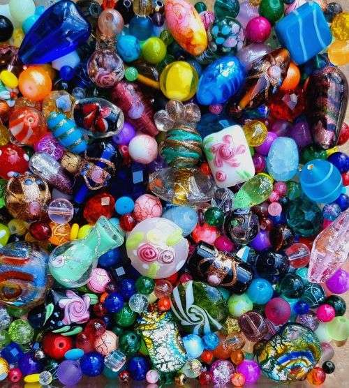 ^^Crazy Wednesday^^  2.8 Kg Assorted Beads  +/-  7400pc