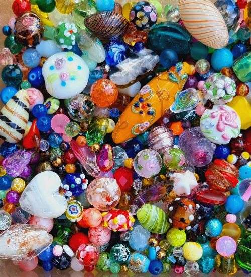 ^^Crazy Wednesday^^  2.8 Kg Assorted Beads  +/-  7400pc