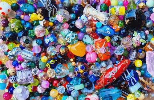 ^^Crazy Wednesday^^ Free Shipping** 3.1 Kg Assorted Beads  +/- 7400 pc