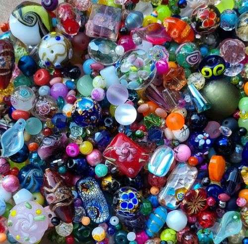 !!Weekend Special!!  3Kg Mixed Assorted Glass Beads  +/- 7400 pc