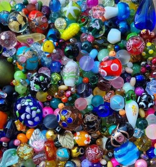 !!Weekend Special!!  3Kg Mixed Assorted Glass Beads  +/- 7400 pc