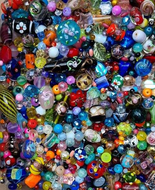 ^^Crazy Wednesday^^  3.6 Kg Assorted Glass Beads  +/- 8100 pc