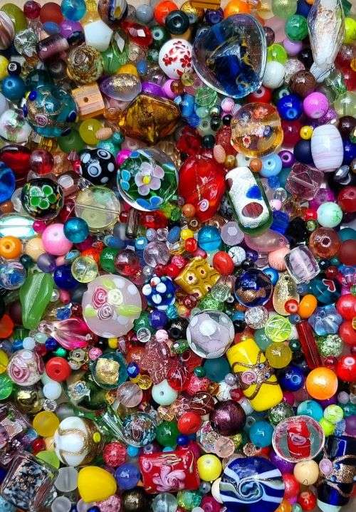 ^^Crazy Wednesday^^  3.6 Kg Assorted Glass Beads  +/- 8100 pc