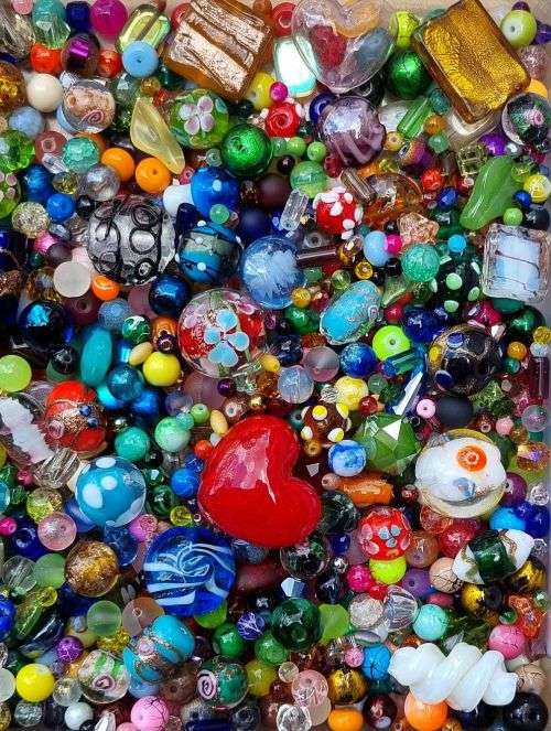 ^^Crazy Wednesday^^  3.6 Kg Assorted Glass Beads  +/- 8100 pc